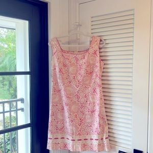 Rare Lilly Pulitzer dress in good condition.
